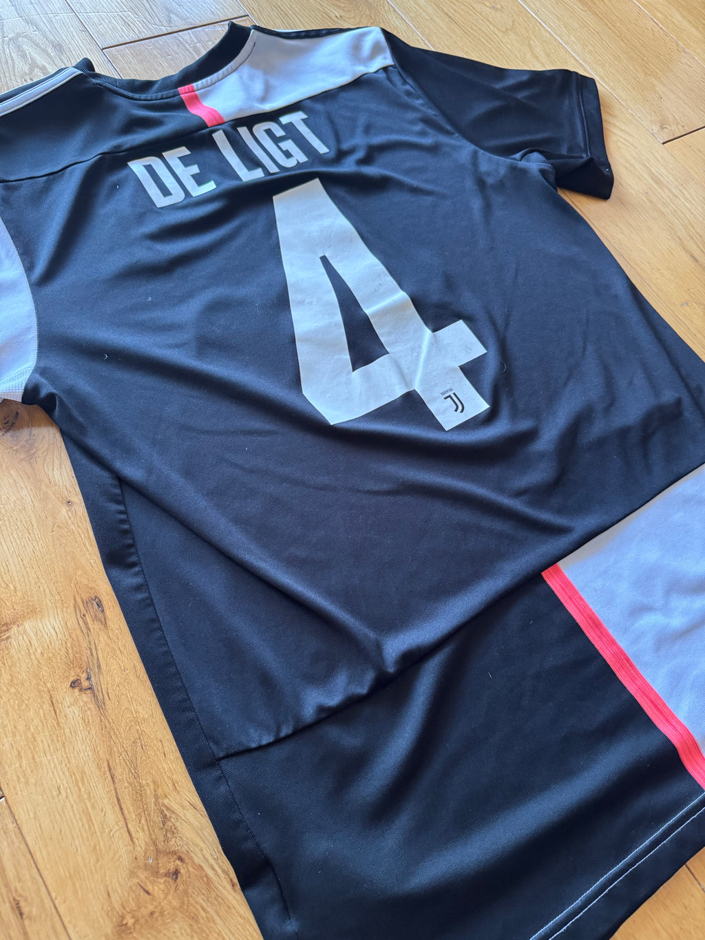 2019-20 Juventus Home